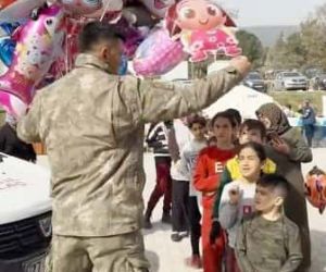 Kahraman Mehmetçik’ten depremin çocuklarına moral desteği