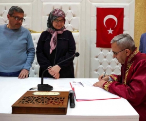 Depremzede çiftin nikahını Başkan Işık kıydı
