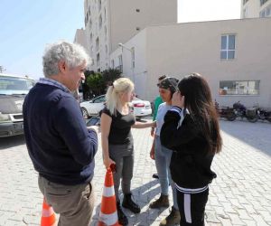 Rektör Özkan depremzede öğrencileri Hatay’da ziyaret etti