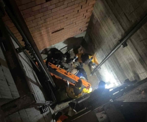 İnşaat işçisi asansör boşluğuna düştü: 1 yaralı
