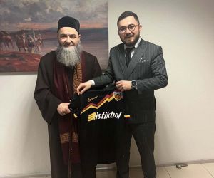 Cübbeli Ahmet Hoca’ya Kayserispor forması hediye edildi
