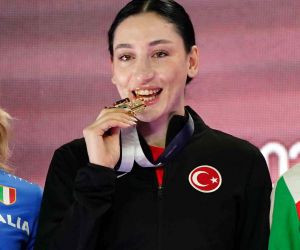 Avrupa şampiyonu milli sporcu Tuğba Danışmaz altın madalyasını aldı