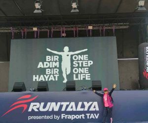 Nilgün öğretmen Antalya Maratonu’nda başarı elde etti