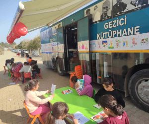 Siirt gezici kütüphanesi, Adıyaman’da çocuklara destek oluyor