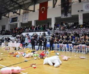 Milli basketbolcu Nilay Aydoğan, Turgutlu’daki maçta anıldı