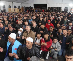 Depremin merkezinde Berat Kandili’nde eller semaya açıldı