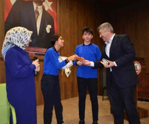 Başkan Akçadurak, Mehmetçik Ortaokulu’nda ’Kariyer günleri’nin konuğu oldu
