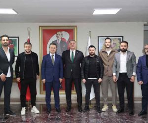 Giresunspor yönetiminden Vali Ünlü’ye ve Başkan Şenlikoğlu’na ziyaret