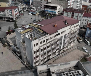 Dilovası’nda belediye binası yıkılıyor, kent meydanı heyecanı başlıyor