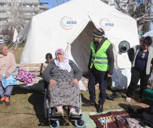 Gaziantep’te engelli depremzedelere medikal malzeme desteği