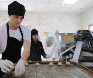 Liseliler deprem bölgesine 80 bin adet ekmek gönderdi
