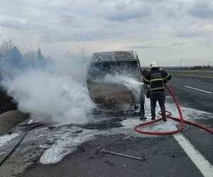Kırklareli’de züccaciye malzemeleri yüklü araç alev aldı