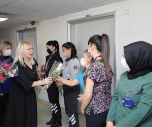 Rektör Özkan depremzede kadınlarla bir araya geldi