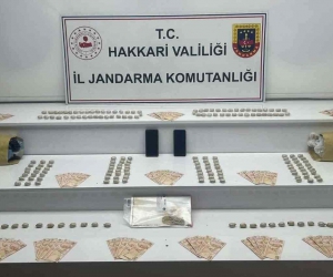 Yuttukları uyuşturucuyla İstanbul’a gitmek isteyen 2 kişi yakalandı