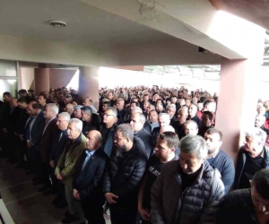Yolcu beklerken kalp krizinden ölen otobüs şoförü toprağa verildi