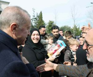 Cumhurbaşkanı Erdoğan, Fatih’te esnafı ziyaret etti