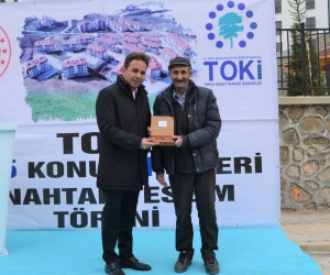 Simav’da yeni konutlar hak sahiplerine teslim edildi