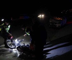 Uşak’ta otomobil motosikletle çarpıştı: 2 ölü