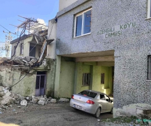 Hatay’da arazi yetersizliği camiyi Karadeniz usulü büyüttü