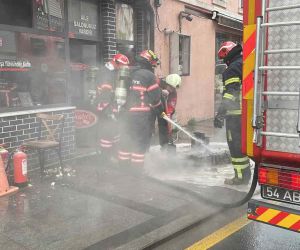 Et restoranının mangal bölümünde yangın çıktı, ekipler seferber oldu