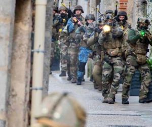Fransa’da şehrin göbeğinde askeri tatbikat