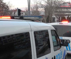 Evden altın çalan kadınlardan 2’si tutuklandı