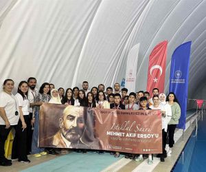 Karaman’da İstiklal Marşı’nın kabulü ve Mehmet Akif Ersoy’u anma yüzme yarışması düzenlendi