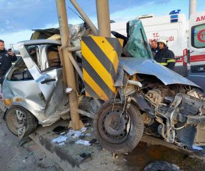 Tekirdağ’da demir direğe çarpan otomobil paramparça oldu: Genç kız hayatını kaybetti