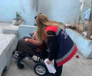 Depremden etkilenen özel vatandaşlara tekerlekli sandalye dağıtılıyor
