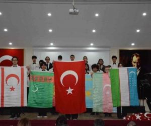 Öğrenciler kazandıkları para ödülünü depremzedelere bağışladı