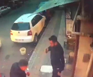 Silahlı saldırı sonrası çaylarını yudumlamaya devam ettiler