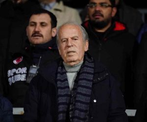 Mustafa Denizli, Eyüpspor-Altay maçını tribünden takip etti