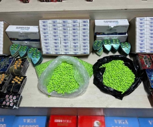 İzmir’de sahte ilaç operasyonu: On binlerce gümrük kaçağı malzeme ele geçirildi
