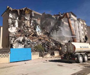 Depremin vurduğu illerden Elazığ’da ağır hasarlı bina sayısı artıyor