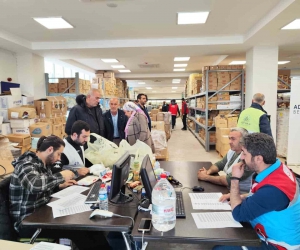 Depremzedeler ihtiyaçlarını sosyal market ile karşılanıyor
