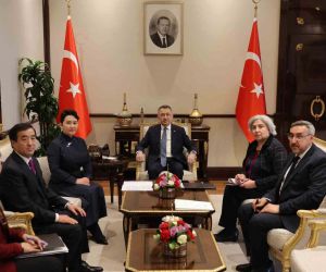 Cumhurbaşkanı Yardımcısı Oktay, Moğolistan Dışişleri Bakanı Batmunkh’u kabul etti