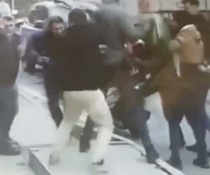 İstanbul’da trafik tartışması sonrası kavga kamerada: Baskına gelip bıçaklandılar