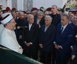Binali Yıldırım’ın annesi Fahriye Yıldırım son yolculuğuna uğurlandı