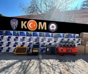 Kocaeli’de 9 adrese polis operasyonu: Milyonlarca makaron ele geçirildi