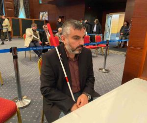 Görme engelli Mehmet Avar AK Parti aday adaylığı için başvuru yaptı