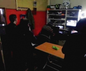 Tamir yaptığı sırada telefon patladı, dükkandan nasıl kaçacağını bilemedi