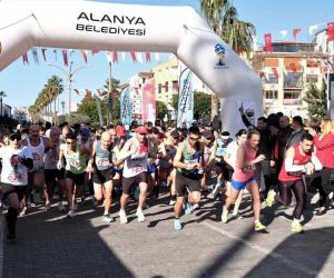 23. Alanya Atatürk Halk Koşusu ve yarı maratonu yapılacak