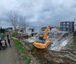 24 kaçak yapı daha belediye ekipleri tarafından yıkıldı