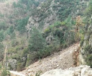 Osmaniye’de artçı depremler sonrası köy yolu kapandı