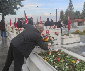 Şehitlikte yürek sızlatan not