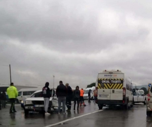 Yağış zincirleme kazayı beraberinde getirdi: 2 yaralı