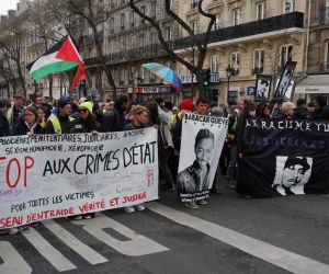 Paris’te polis şiddetine karşı protesto
