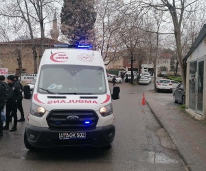 İki grup arasındaki tartışma kanlı bitti, bir kişi bıçakla yaralandı