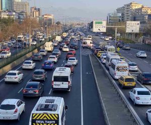 İstanbul’da haftanın ilk iş gününde trafik yoğunluğu yaşandı