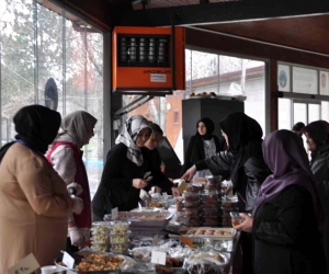 İlim Hikmet Vakfı, depremzedeleri Hayır Çarşısı’nda ağırladı